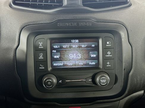 Used 2017 Jeep Renegade Trailhawk AWD/4WD image 19