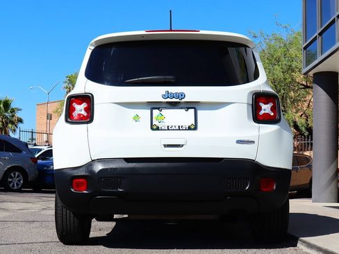 Used 2020 Jeep Renegade Latitude w/ Popular Equipment Group FWD image 12