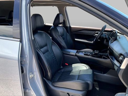 Used 2023 Nissan Rogue Platinum w/ Platinum Premium Package FWD image 9