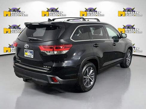 Used 2019 Toyota Highlander XLE AWD/4WD image 5
