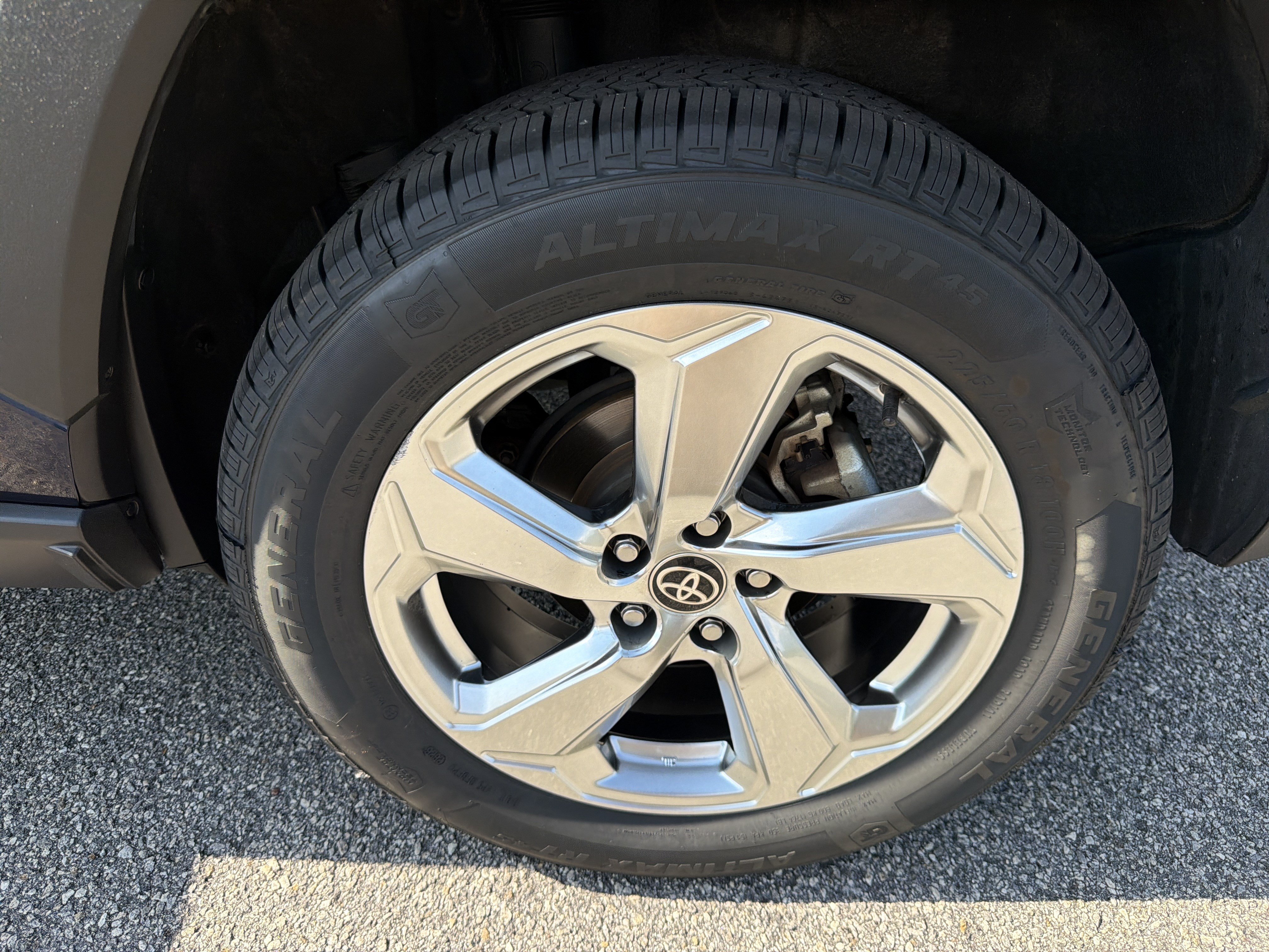 Used 2021 Toyota RAV4 XLE Premium AWD/4WD image 30
