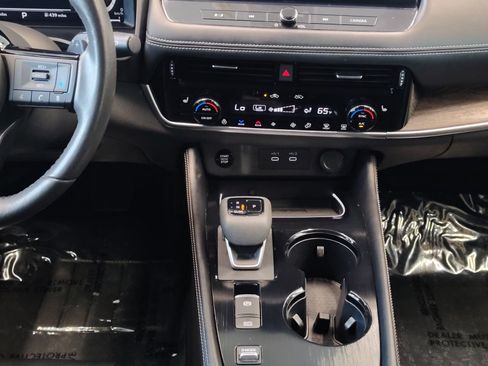 Certified 2024 Nissan Rogue Platinum w/ Platinum Premium Package FWD image 24
