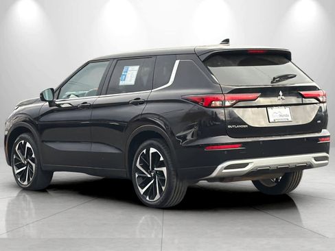 Used 2024 Mitsubishi Outlander SE image 6