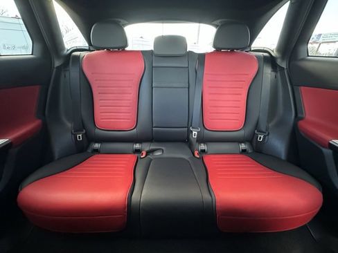 Used 2025 Mercedes-Benz GLC 300 4MATIC image 17