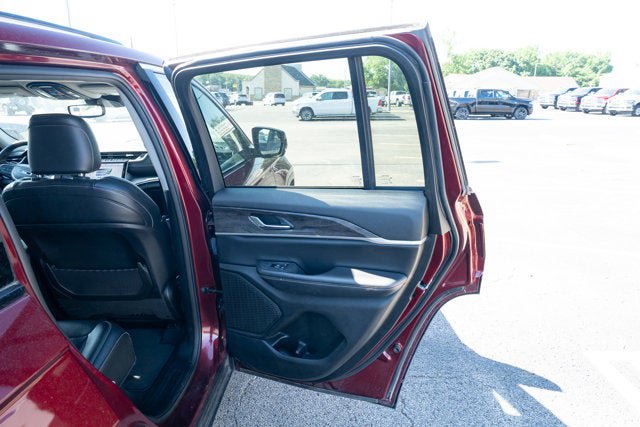 Used 2023 Jeep Grand Cherokee Limited RWD image 12