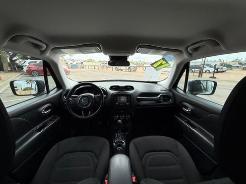Used 2017 Jeep Renegade Altitude FWD image 16
