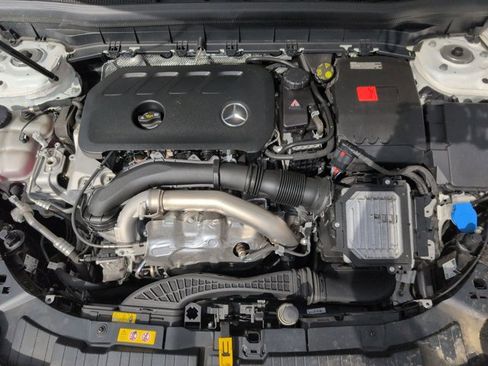 Used 2025 Mercedes-Benz GLB 250 4MATIC image 23