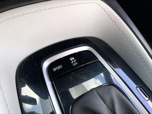 Used 2020 Toyota Corolla SE FWD image 31