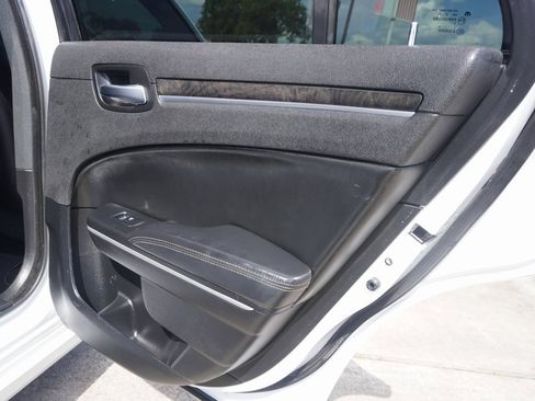 Used 2020 Chrysler 300 Limited image 23