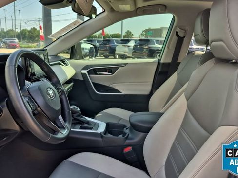 Used 2021 Toyota RAV4 XLE Premium image 37