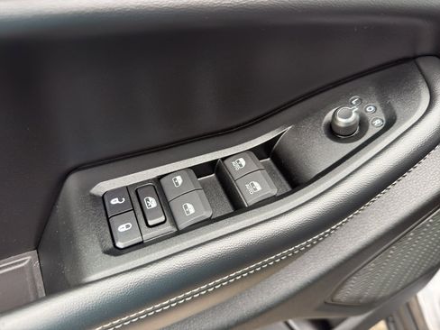 Used 2024 Jeep Grand Cherokee Limited image 12