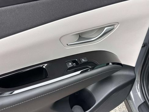 Certified 2024 Hyundai Tucson Limited AWD/4WD image 11