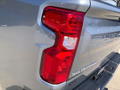 Used 2025 Chevrolet Silverado 1500 LT AWD/4WD image 46