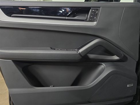 Certified 2025 Porsche Cayenne S image 22