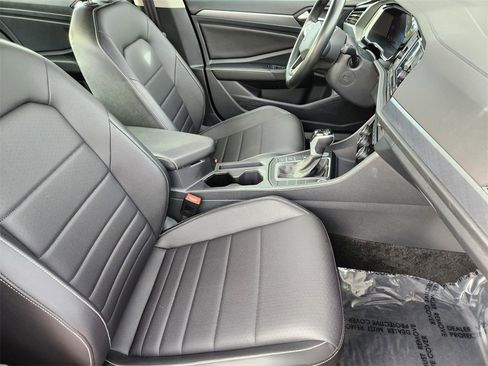 Used 2024 Volkswagen Jetta SE image 19
