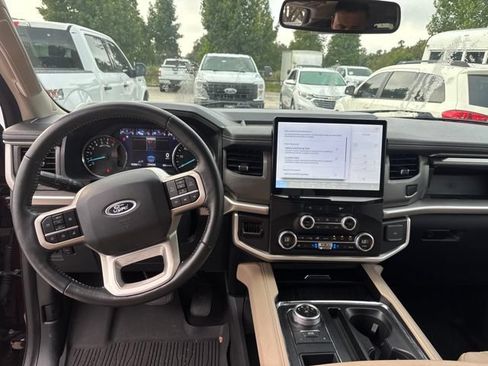 Used 2024 Ford Expedition XLT RWD image 11