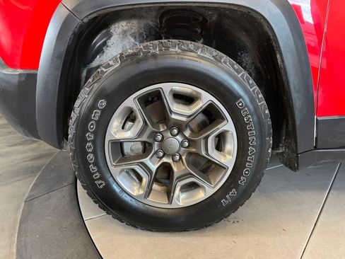 Used 2019 Jeep Cherokee Trailhawk w/ Comfort/Convenience Group AWD/4WD image 25