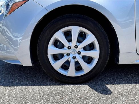 Used 2024 Toyota Corolla LE image 34