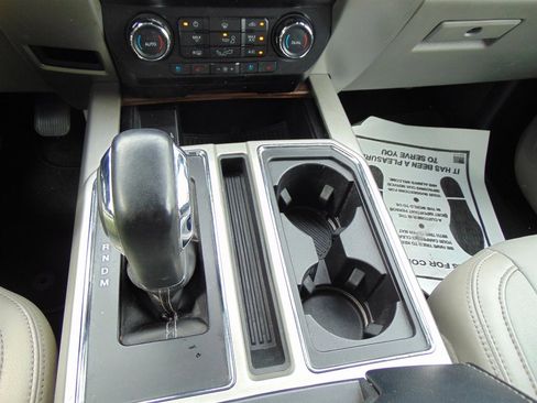 Used 2020 Ford F150 Lariat image 32