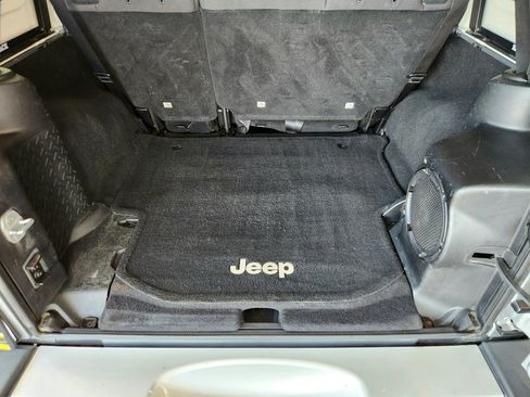 Used 2013 Jeep Wrangler Unlimited Sahara w/ Connectivity Group AWD/4WD image 8