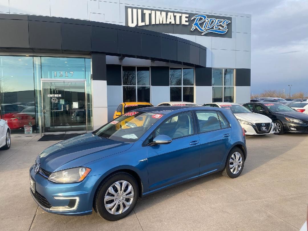 Used 2015 Volkswagen e-Golf Limited Edition FWD image 1