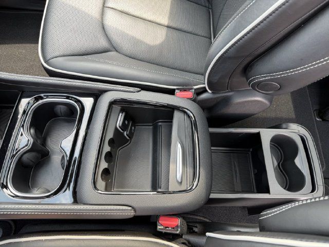 Used 2026 Chrysler Pacifica Limited FWD image 28