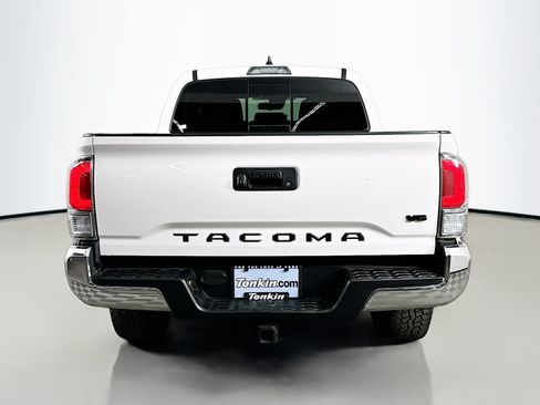 Used 2022 Toyota Tacoma TRD Off-Road AWD/4WD image 6