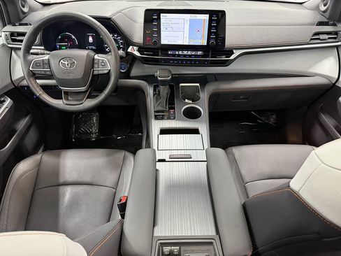 Used 2024 Toyota Sienna XSE image 13