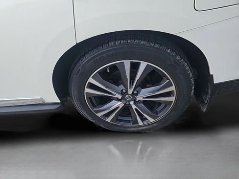 Used 2017 Nissan Pathfinder Platinum w/ Family Entertainment Package image 34