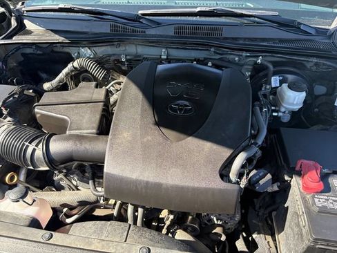 Used 2023 Toyota Tacoma TRD Sport AWD/4WD image 9