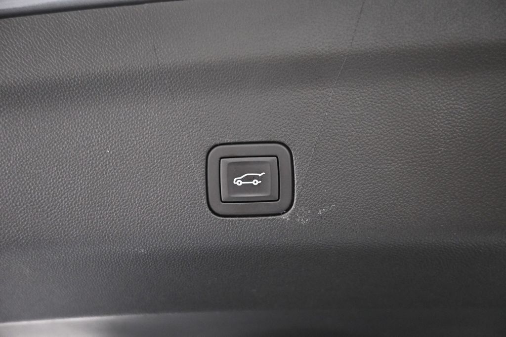 Used 2025 Chevrolet Suburban Premier AWD/4WD image 12