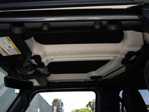 Used 2018 Jeep Wrangler Unlimited Rubicon w/ Dual Top Group image 31