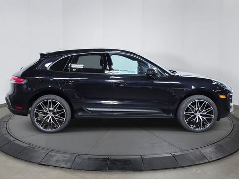 Certified 2026 Porsche Macan AWD/4WD image 8