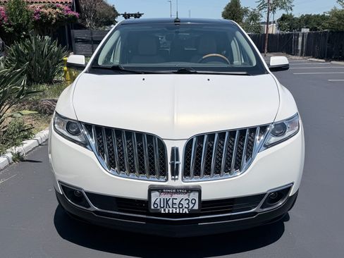 Used 2013 Lincoln MKX FWD image 7