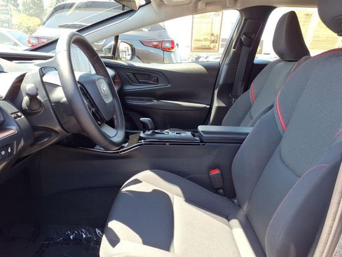Used 2026 Toyota Prius Plug-In Hybrid FWD image 6
