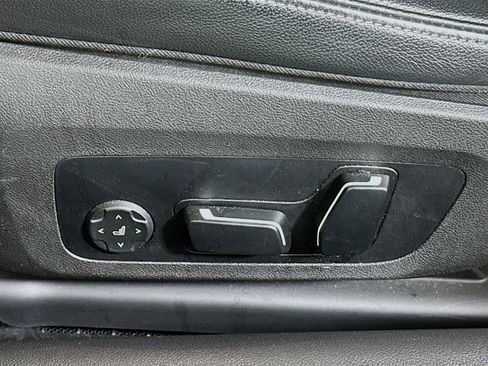 Used 2025 BMW 430i Convertible w/ Premium Package image 13