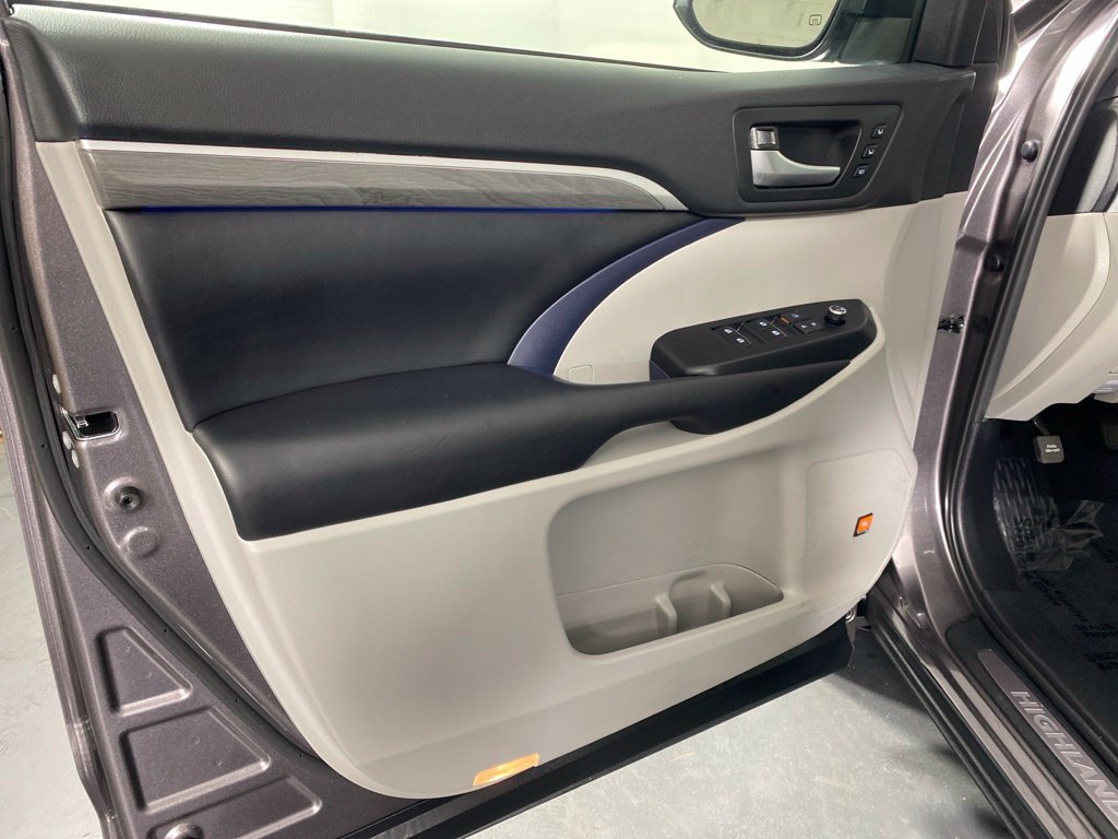 Used 2019 Toyota Highlander Limited Platinum AWD/4WD image 23
