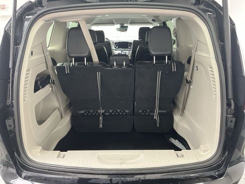 Used 2024 Chrysler Pacifica Touring-L image 29