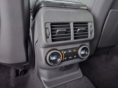 New 2026 Land Rover Range Rover Velar Dynamic SE image 13