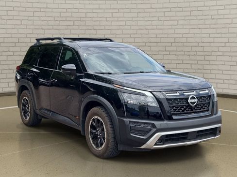 Used 2025 Nissan Pathfinder Rock Creek AWD/4WD image 3