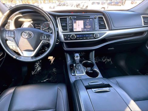 Used 2019 Toyota Highlander XLE image 15
