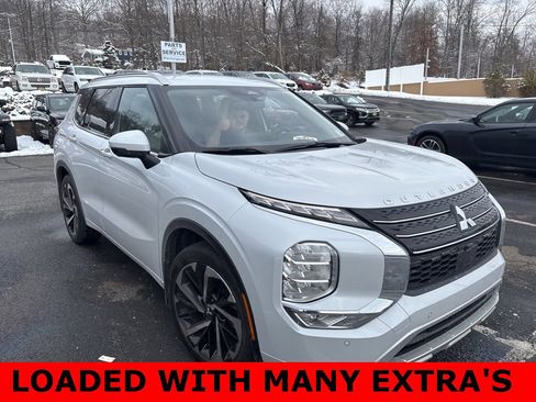 Used 2024 Mitsubishi Outlander SEL image 3