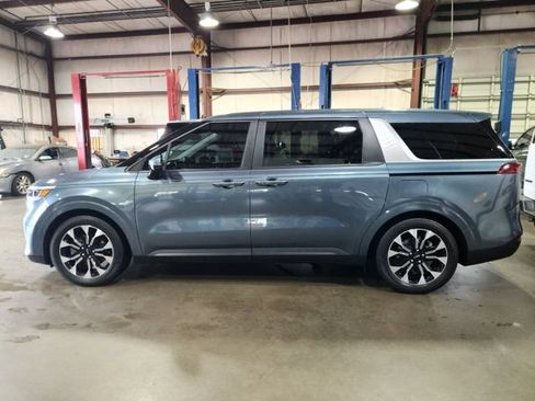 Used 2022 Kia Carnival EX FWD image 4