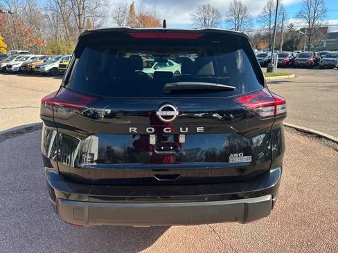 Used 2025 Nissan Rogue SV image 4