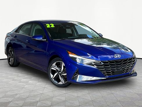 Used 2022 Hyundai Elantra SEL w/ Convenience + Premium Package FWD image 3