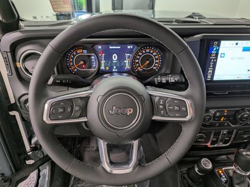 Used 2026 Jeep Wrangler Unlimited Sahara AWD/4WD image 21