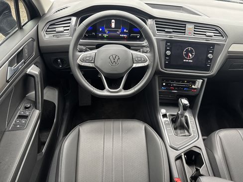 Certified 2023 Volkswagen Tiguan SE FWD image 7