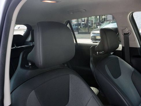 Used 2023 Kia Niro EX FWD image 30