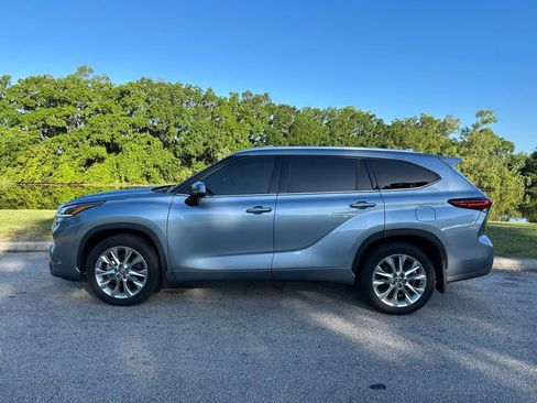 Used 2023 Toyota Highlander Limited image 2