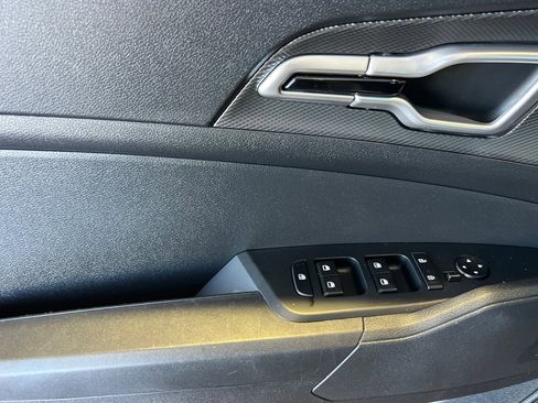 Used 2024 Kia Sportage LX image 11